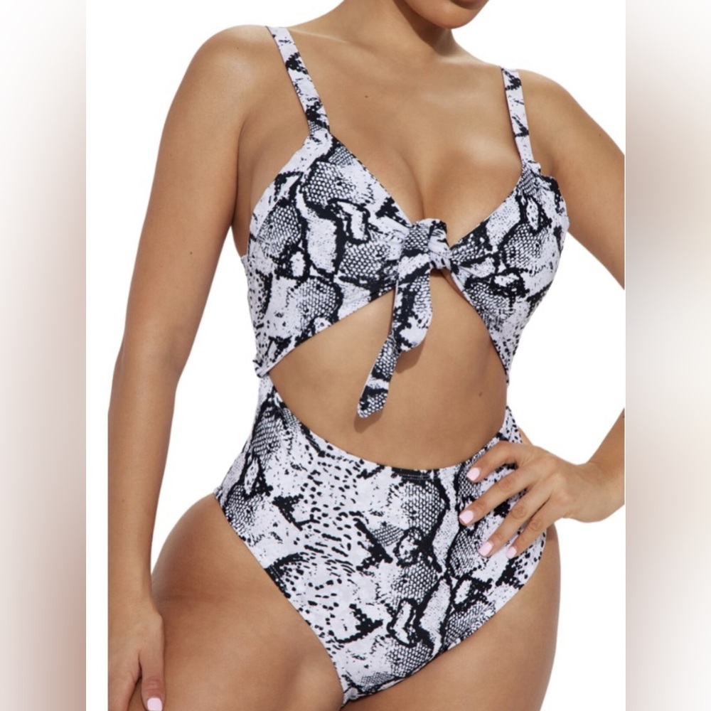 Be Wicked-Looking At Me 1 Piece Swimsuit-Size: Large-Color: Black/White-NEW!!